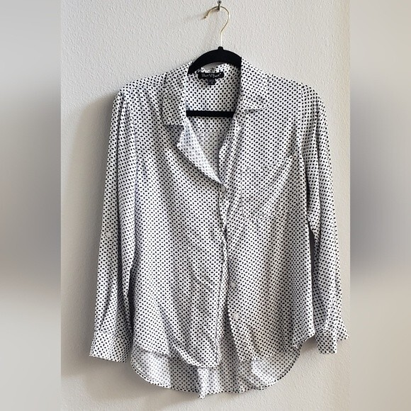Velvet heart Black and white long sleeved button front print blouse size medium - Picture 1 of 5